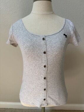 Abercrombie & Fitch Heather Gray Ribbed Button-Front Scoop Top